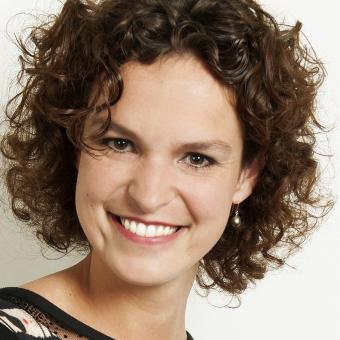 Leonie van Veen - Ervaren zangdocent en ademcoach geeft stemcoaching en zangles in Bezuidenhout in Den Haag.